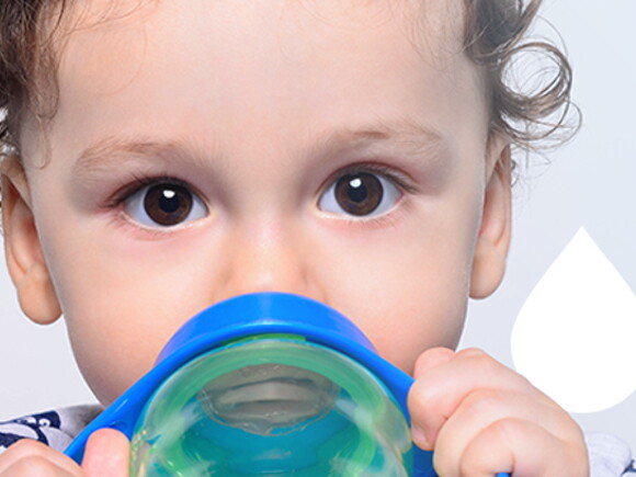 Γιατί τα μωρά χρειάζονται μητρικό γάλα ΚΑΙ νερό