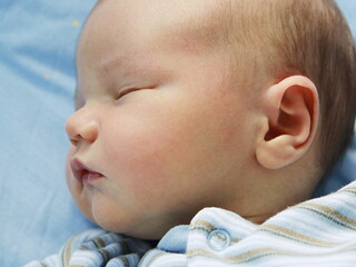 Πώς να βοηθήσετε το μωρό σας να κοιμάται καλύτερα