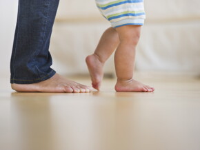 ποτε περπατανε τα μωρα ποτε περπατανε τα μωρα