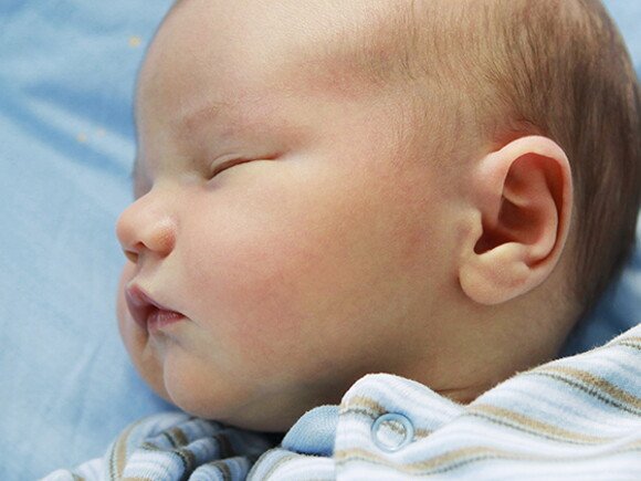 Πώς να βοηθήσετε το μωρό σας να κοιμάται καλύτερα